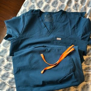 Medium petite scrub top and joggers